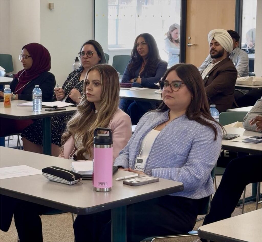 A group of people are sitting in a room.