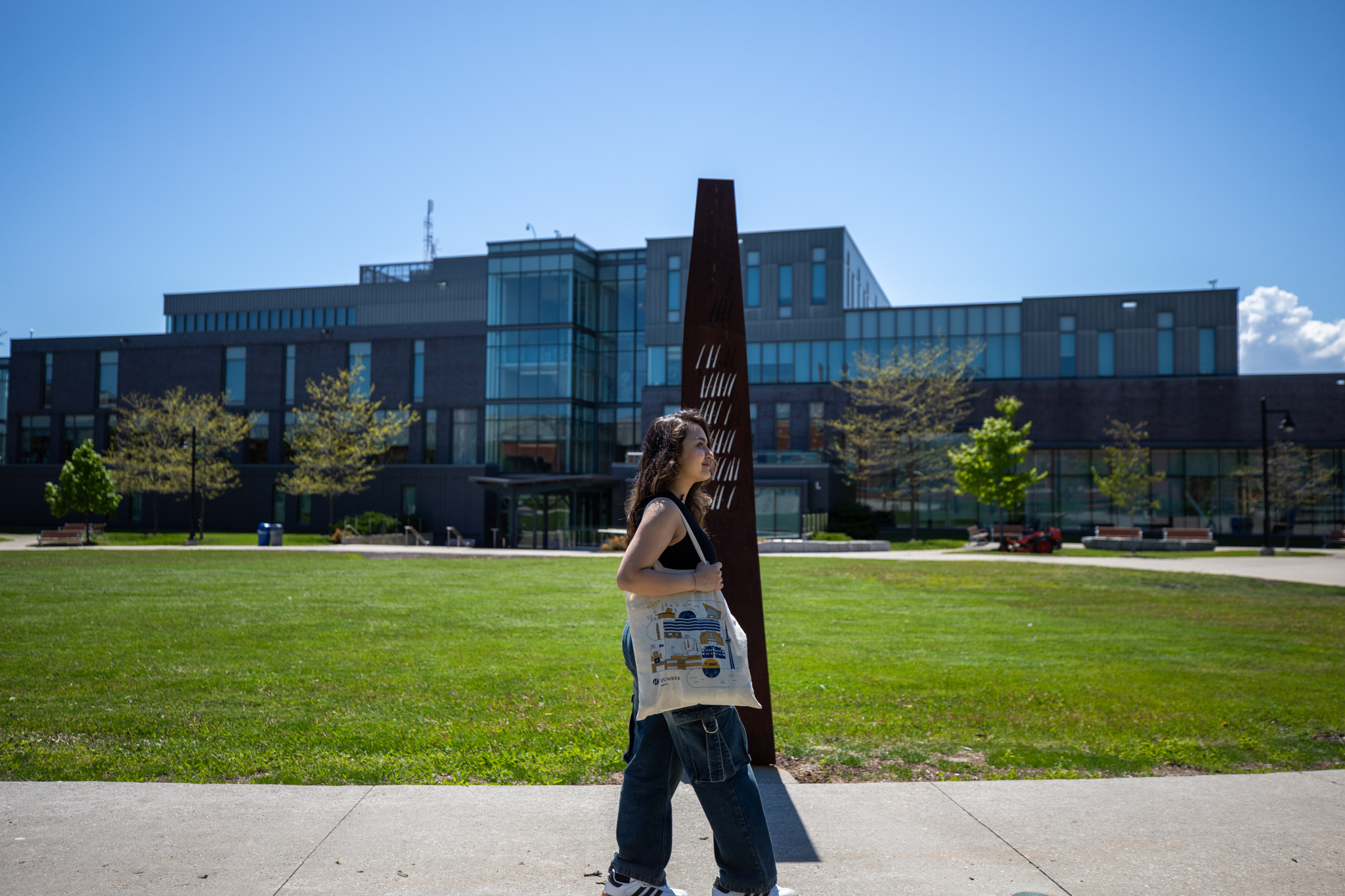 Picture of student on lakeshore campus.