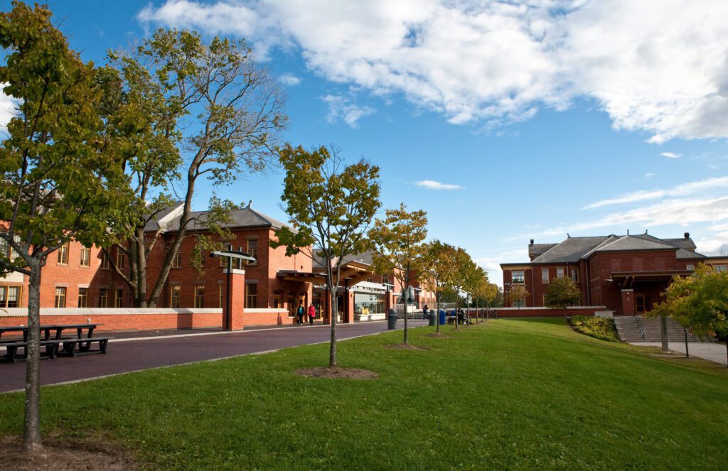 Image of Lakeshore courtyard.